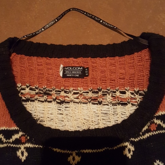 Womens Volcom sweater - Picture 2 of 3